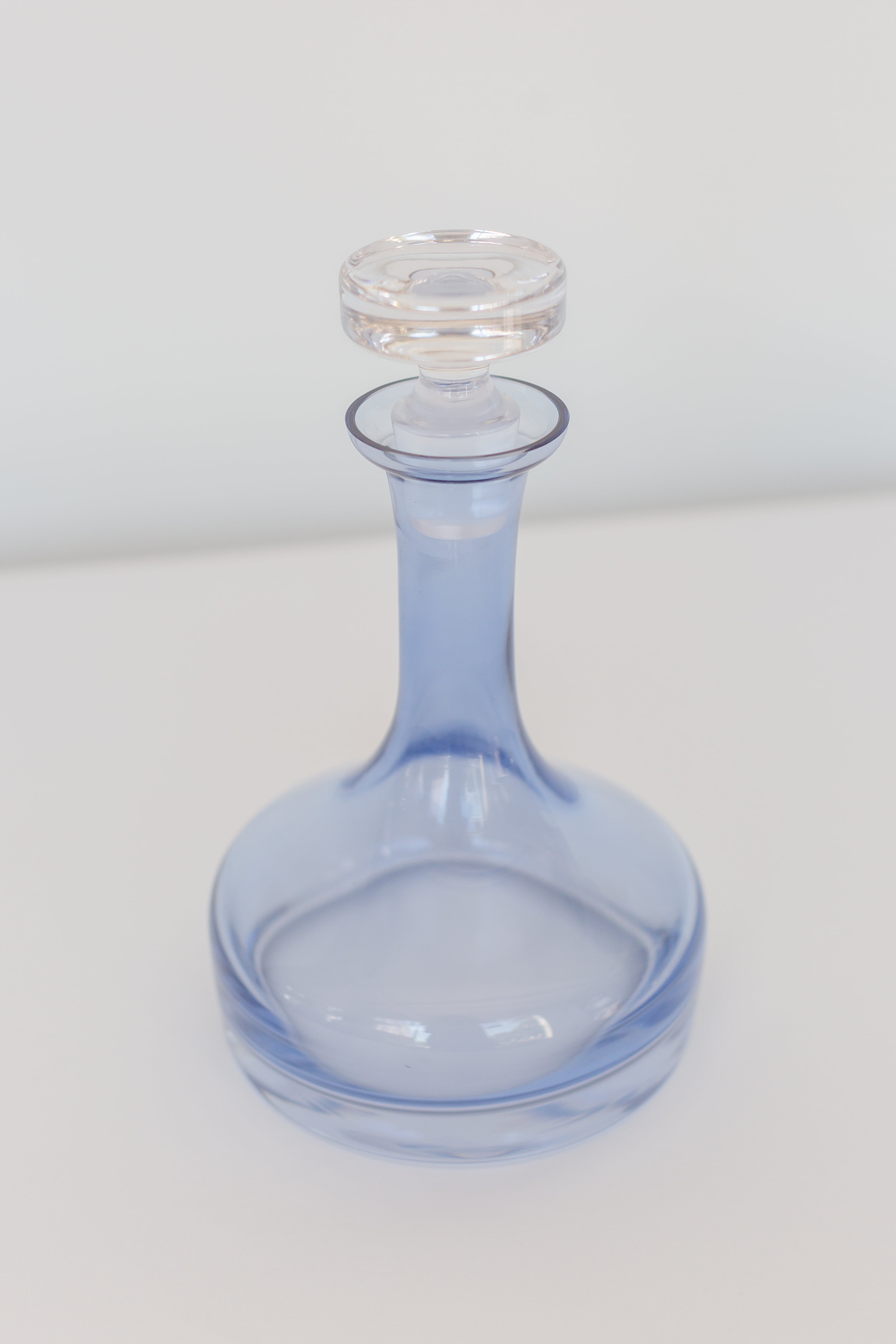 Glass decanter store